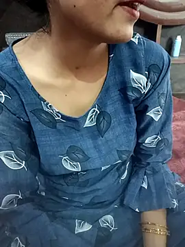 Snapshot of Alina-khan chatting on 2, 10, 2025 Alina-khan online show from 2, 10, 2025