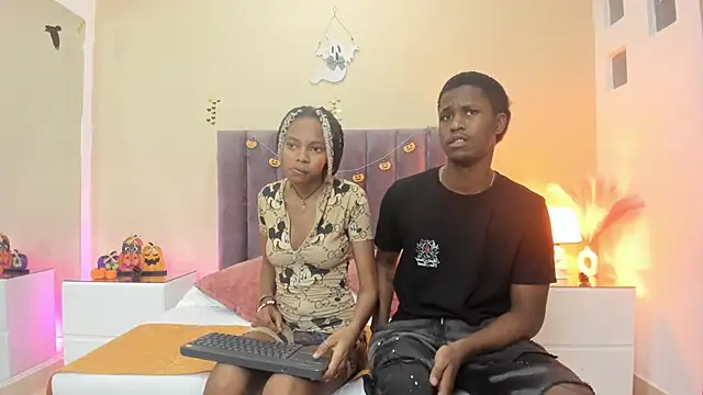 Snapshot of Kiaraa_y_Her_Crazy chatting on 17, 10, 2025 Kiaraa y Her Crazy online show from 17, 10, 2025