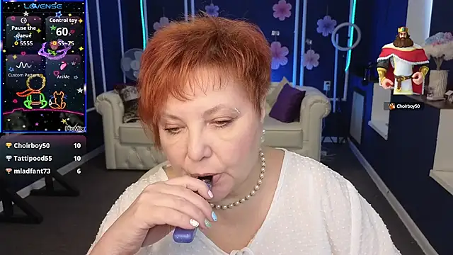 Snapshot of Kira_Kenett chatting on 7, 10, 2025 Kira Kenett online show from 7, 10, 2025