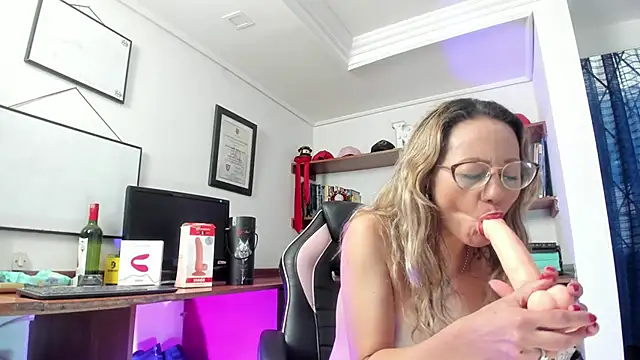 Snapshot of GretaVoss_ chatting on 17, 10, 2025 GretaVoss online show from 17, 10, 2025