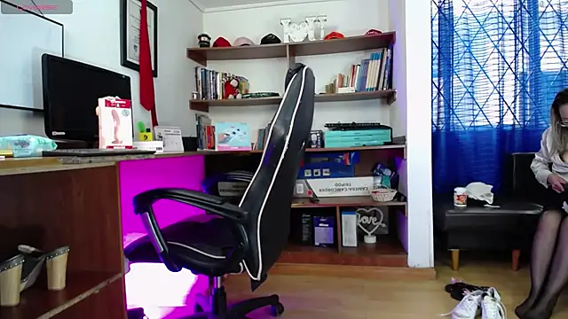 Snapshot of GretaVoss_ chatting on 27, 10, 2025 GretaVoss online show from 27, 10, 2025