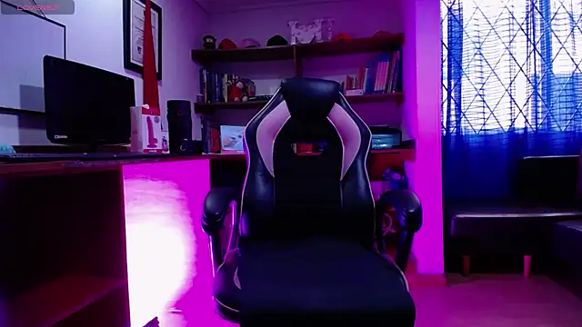 Snapshot of GretaVoss_ chatting on 28, 10, 2025 GretaVoss online show from 28, 10, 2025