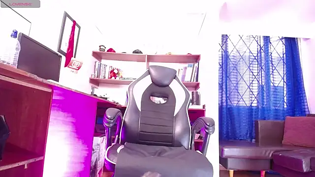 Snapshot of GretaVoss_ chatting on 7, 11, 2025 GretaVoss online show from 7, 11, 2025