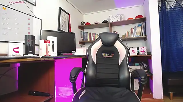 Snapshot of GretaVoss_ chatting on 27, 11, 2025 GretaVoss online show from 27, 11, 2025