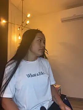 TiffanyyLam online show from 21, 9, 2025