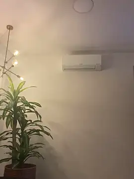 TiffanyyLam online show from 2, 11, 2025