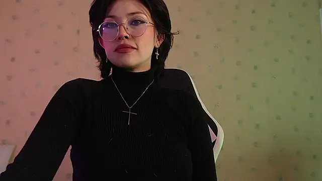 Ellyuwuw online show from 17, 12, 2025