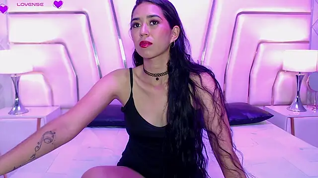 Snapshot of VioletPons chatting on 28, 10, 2025 VioletPons online show from 28, 10, 2025