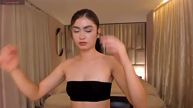 LucyWeiss  online show from 10, 9, 2025