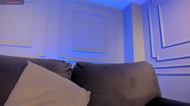 LucyWeiss  online show from 15, 10, 2025