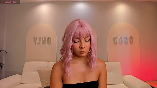 NinaBlum online show from 10, 9, 2025