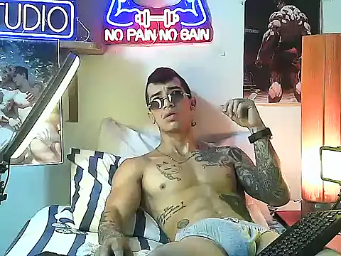 Snapshot of Strongcockfitness chatting on 10, 10, 2025 Strongcockfitness online show from 10, 10, 2025
