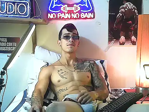 Snapshot of Strongcockfitness chatting on 11, 10, 2025 Strongcockfitness online show from 11, 10, 2025