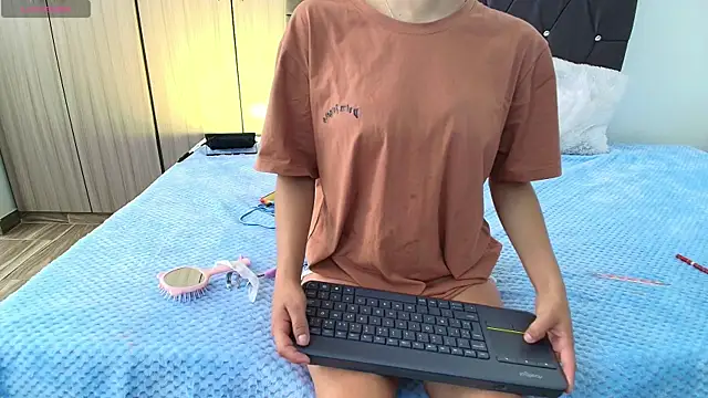 Snapshot of Ruby_Whispers chatting on 22, 10, 2025 Ruby Whispers online show from 22, 10, 2025