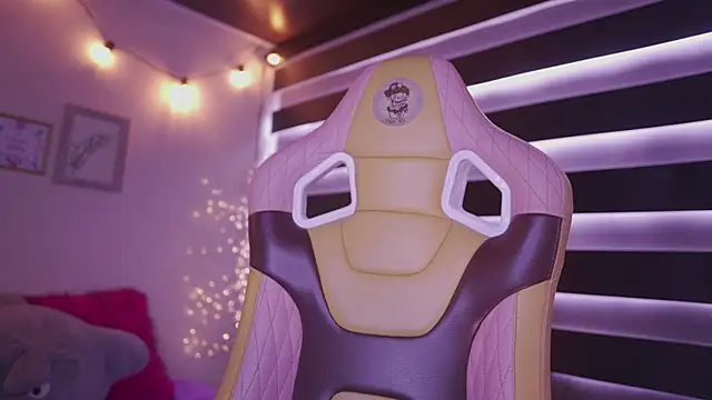 Snapshot of Rebecah_1 chatting on 19, 11, 2025 Rebecah 1 online show from 19, 11, 2025