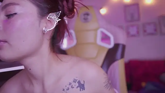 Snapshot of Rebecah_1 chatting on 27, 11, 2025 Rebecah 1 online show from 27, 11, 2025