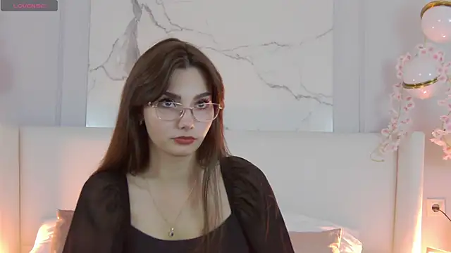 Snapshot of LeaMelone chatting on 10, 9, 2025 LeaMelone online show from 10, 9, 2025