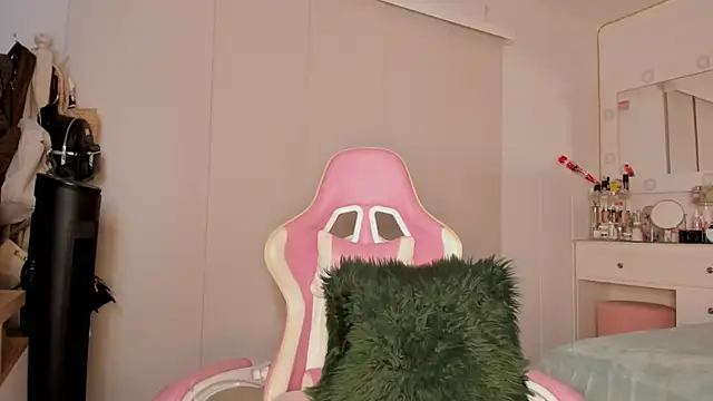 Lauuuuuuuu  online show from 26, 9, 2025