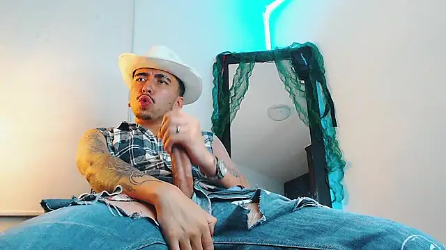 Snapshot of liamty_luxor chatting on 16, 12, 2025 liamty luxor online show from 16, 12, 2025