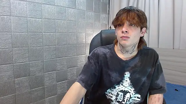 Iantwink18 online show from 5, 10, 2025