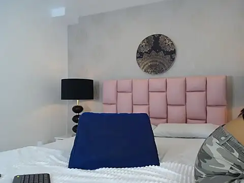 Maia Reficco online show from 13, 9, 2025