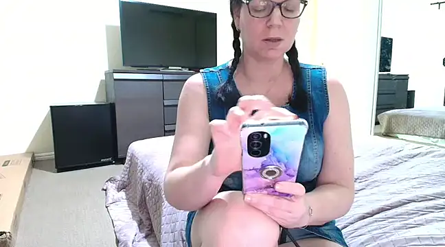 aussiepeaches online show from 27, 2, 2025