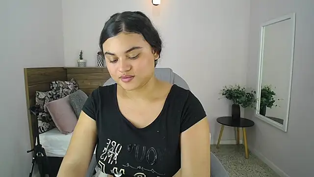 Snapshot of Miabloomm_ chatting on 8, 10, 2025 Miabloomm online show from 8, 10, 2025