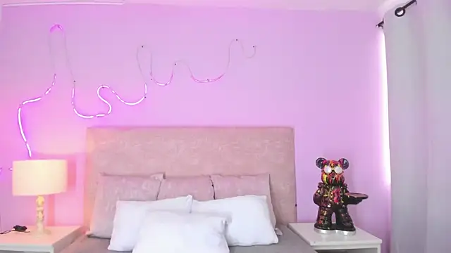 Snapshot of EmaRae1499 chatting on 10, 11, 2025 EmaRae1499 online show from 10, 11, 2025