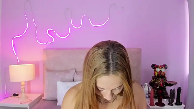 Snapshot of EmaRae1499 chatting on 11, 11, 2025 EmaRae1499 online show from 11, 11, 2025