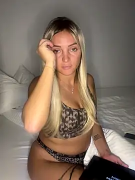 Snapshot of madiiy chatting on 28, 9, 2025 madiiy online show from 28, 9, 2025