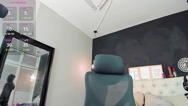 Eva hot 1 online show from 25, 11, 2025