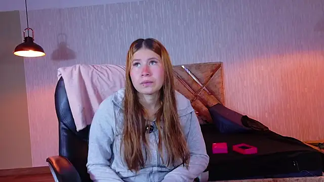 Olivia11  online show from 12, 11, 2025