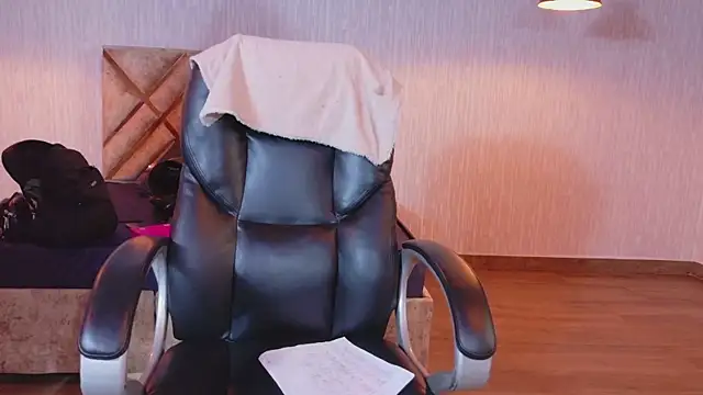 Olivia11  online show from 27, 11, 2025