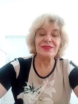 Snapshot of 52MiaLove02 chatting on 18, 9, 2025 52MiaLove02 online show from 18, 9, 2025