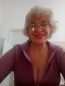 Snapshot of 52MiaLove02 chatting on 16, 10, 2025 52MiaLove02 online show from 16, 10, 2025