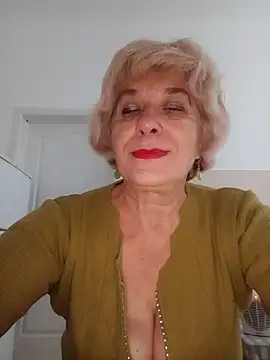 Snapshot of 52MiaLove02 chatting on 20, 10, 2025 52MiaLove02 online show from 20, 10, 2025