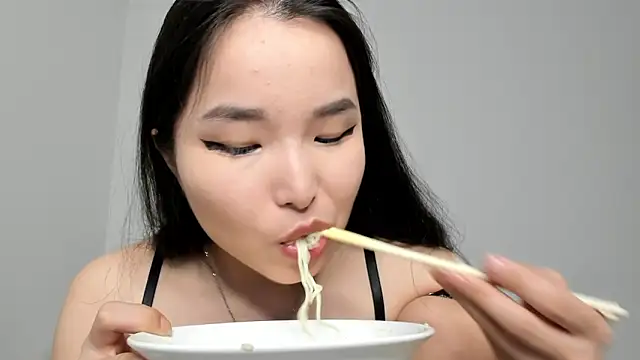 Snapshot of Soyun_Mia chatting on 10, 4, 2026 Soyun Mia online show from 10, 4, 2026