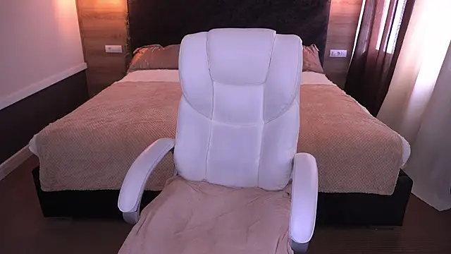 LioraFox online show from 13, 9, 2025