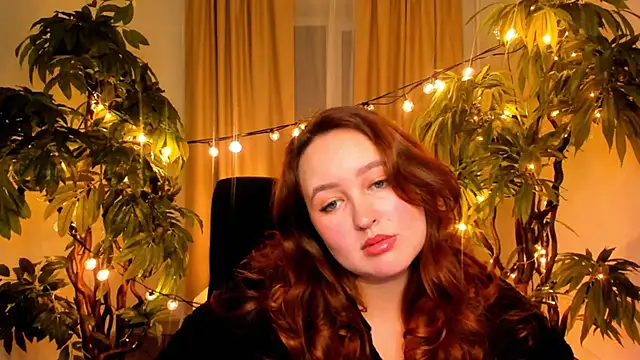 Snapshot of LindaCarson chatting on 18, 11, 2025 LindaCarson online show from 18, 11, 2025