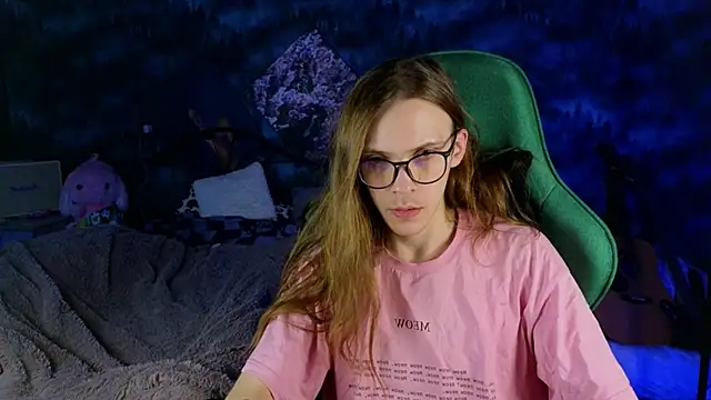 Snapshot of artass2 chatting on 30, 10, 2025 artass2 online show from 30, 10, 2025