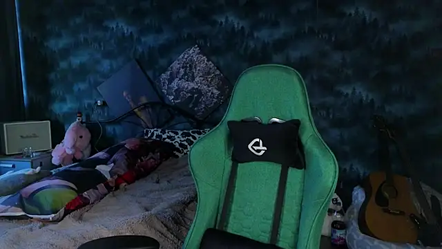 Snapshot of artass2 chatting on 4, 11, 2025 artass2 online show from 4, 11, 2025