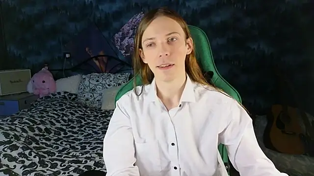 Snapshot of artass2 chatting on 8, 11, 2025 artass2 online show from 8, 11, 2025