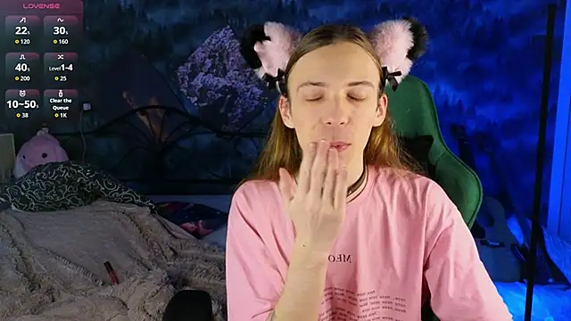 Snapshot of artass2 chatting on 13, 11, 2025 artass2 online show from 13, 11, 2025