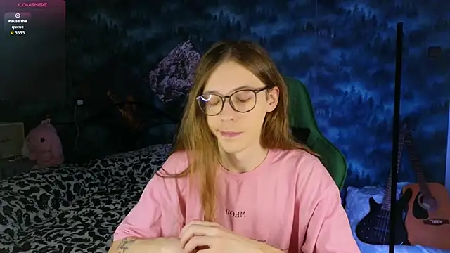 Snapshot of artass2 chatting on 13, 11, 2025 artass2 online show from 13, 11, 2025