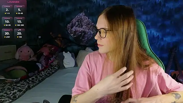 Snapshot of artass2 chatting on 17, 11, 2025 artass2 online show from 17, 11, 2025