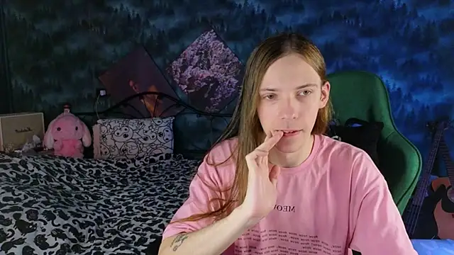 Snapshot of artass2 chatting on 19, 11, 2025 artass2 online show from 19, 11, 2025