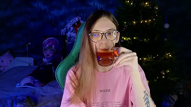 Snapshot of artass2 chatting on 14, 12, 2025 artass2 online show from 14, 12, 2025