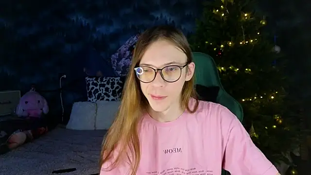 Snapshot of artass2 chatting on 15, 12, 2025 artass2 online show from 15, 12, 2025