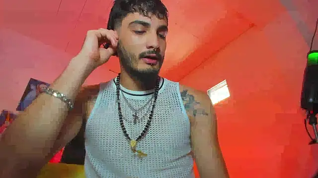 Snapshot of LovexJuxn_ chatting on 18, 12, 2025 LovexJuxn online show from 18, 12, 2025