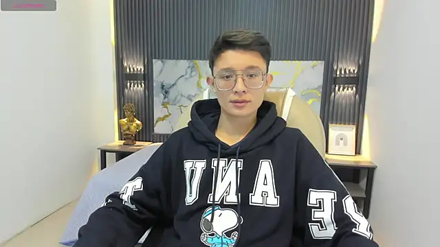 SantiagoRusso18 online show from 17, 9, 2025